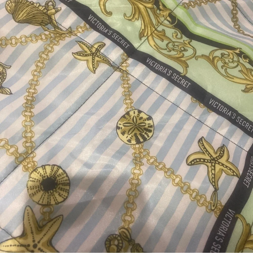 New with Tags Victoria’s Secret Packable Blanket Nautical Beach Pool Picnic